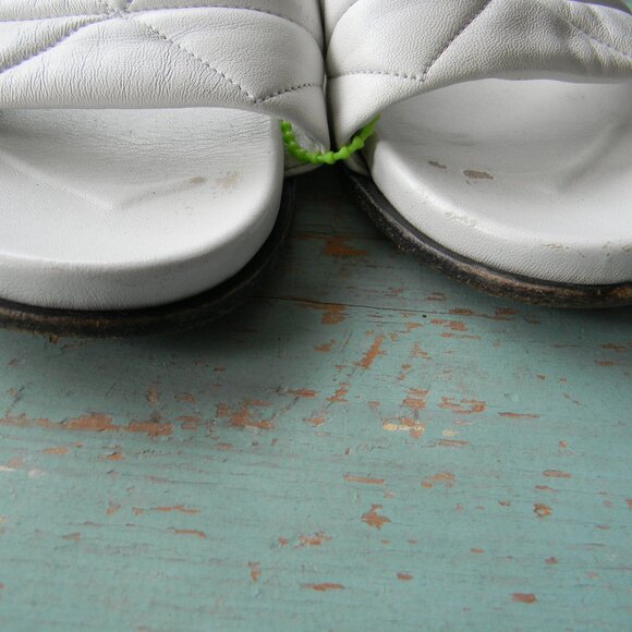 PRADA WHITE QUILTED COMFORT LEATHER SLIDES SANDALS LOGO SZ 37.5 - Picture 4 of 9